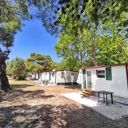 Mobile Homes - Camp Perna منتزه العطل 4*